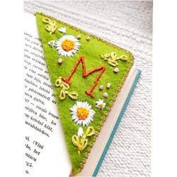 Cyauskoe Personalized Hand Embroidered Corner Bookmark, Cute Flower Letter Embroidery Bookmarks, Felt Triangle Page Handmade Bookmarks for Book Lovers