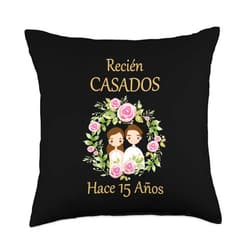 Día de la boda, aniversarios y compañía. Recièn Casados Hace 15 Años 15º Aniversario de boda Throw Pillow, 18x18, Multicolor