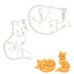 Bakerlogy Set of 2 Fox cookie cutters (Designs: Fox Sleeeping and Sitting), 2 pieces - Bakerlogy