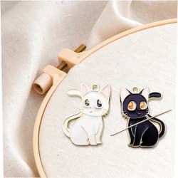 GUPENG Lovely Cat Needle Minder Magnetic for Cross Stitch, Black and White Cat Needle Holder for Embroidery Needlework（2 PCS） csljmy20220723-0001