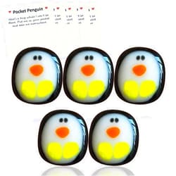 Qitiieli A Little Pocket Penguin Hug, Mini Cute Animal Decoration Pocket Hug Penguin Stress Relief Toy, Special Encourage Birthday Wedding Party Decoration, Kids Penguin Gift for Boys and Girls