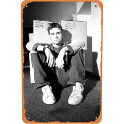 Cloxks Damon Albarn Blur Backstage Wembley People Retro Tin Sign Durable Wall Art Decor Metal Sign Home Vintage Bedroom Decoration Sign 8x12 inch