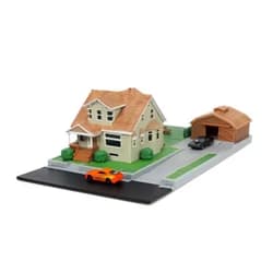 Jada Toys Fast & Furious Nano Hollywood Rides Dom Toretto's House Display Diorama with Two 1.65