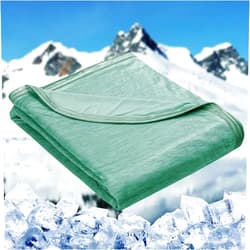 HOMFINE Cooling Blankets for Hot Sleepers - Summer Blanket Thin Lightweight Breathable Soft Double Side Blanket for Bed Couch Sofa, Keep Cool for Night Sweats (Green, 50 x 70 inches)