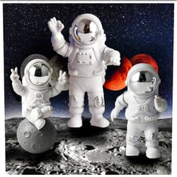 WINUSD Astronaut Figurine, Set of 3 Mirror Astronaut Statue Decor, Resin Spaceman Figure for Cake Topper Desktop Ornament Space-Themed Bedroom Decor and Craft Gift (Silver)