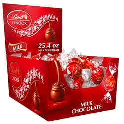 Lindt LINDOR Milk Chocolate Candy Truffles, Milk Chocolate with Smooth, Melting Truffle Center, 25.4 oz., 60 Count