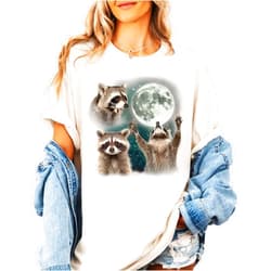 Olive Loves Apple Funny Raccoon Howling at Moon Shirt for Women and Teens Vintage Raccoon Graphic Tee