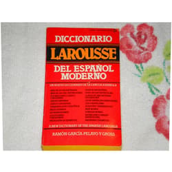 By Y;Garcia-Pelyao Gross (Author), Y. Gross Ramon Garcia-Pelyao (Author) Diccionario Larousse (Spanish Edition)