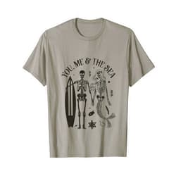 Funny Surfing Skeleton Gifts & Stuff Mermaid Skeleton Couple Surfing Vintage Island Beach Surfer T-Shirt