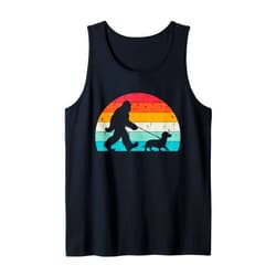 Retro Sasquatch Lover Doxie Wiener Dog Walker Bigfoot Walking a Dog Funny Dachshund Weiner Dog Dad Weenie Tank Top