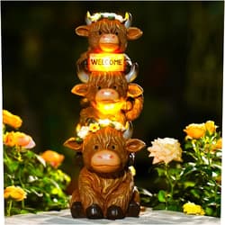 Pohabery Solar Garden Statues Highland Cow Decoration,Highland Cow Figurine Outdoor Garden Decor Unique Gifts for Women, Mom, Grandma