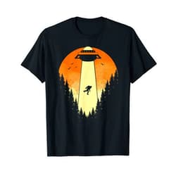 Bigfoot Ufo Abduction Sasquatch Gifts TheBigfootTz Bigfoot UFO Abduction Sasquatch Alien Retro Sunset & Nature T-Shirt