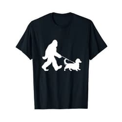 Retro Sasquatch Lover Doxie Wiener Dog Walker Bigfoot Walking a Dog Funny Dachshund Weiner Dog Dad Weenie T-Shirt