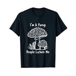 Motion Designs - Funny Mycophile Puns I'm A Fungi People Lichen Me - Funny Mushroom Dad Joke T-Shirt