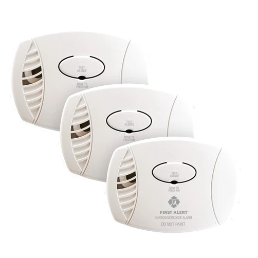FIRST ALERT Plug-In Carbon Monoxide Detector, 3 Count (Pack of 1), CO600 , White, 6.75 x 6.9 x 9 inches