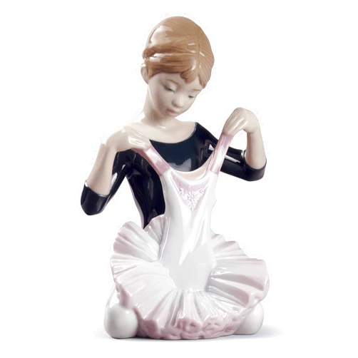 LLADRÓ My Debut Dress Ballet Girl Figurine. Porcelain Ballerina Figure.