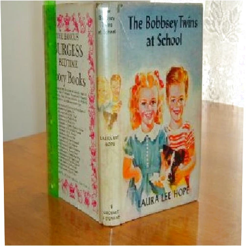 Laura Lee Hope THE BOBBSEY TWINS AT SCHOOL By LAURA LEE HOPE 1941nice