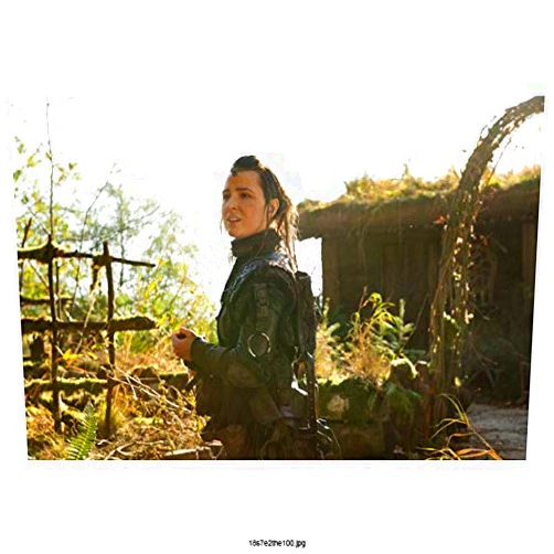 Alycia Debnam-Carey in The 100-8 inch x10 inch PHOTOGRAPH Performer & Actor Color PHOTOGRAPH-ls