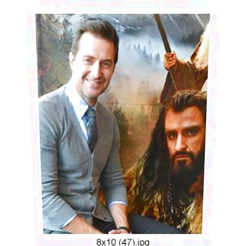 Holzheimer's Richard Armitage 8x10 Photo THORIN The Hobbit An Unexpected Journey mural behind