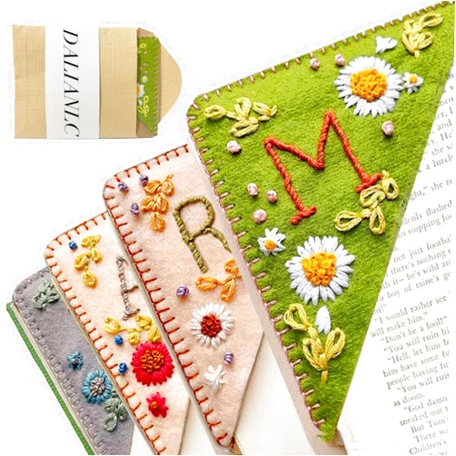 Generic 26 Letters Personalized Hand Embroidered Corner Bookmark Cute Flower Embroidery Corner Book Marker Handmade Stitched Felt Triangle Corner for Book Reading Lovers Gift (M, Summer)