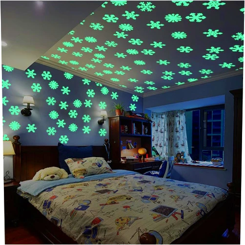 QUNITKAST Christmas Glow in The Dark Wall Decor Luminous Winter Snowflakes Design Wall Stickers 3D Self-Adhesive Wall Decals Christmas Decoration Supplies for Home Window Door Kids Bedroom Xmas Party DIY