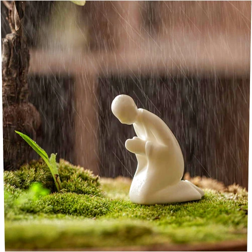 KJYHXX White Porcelain Zen Buddha Statues Creative Monk Figurine Ceramics Crafts Decorative Ornament Home Decoration Accessories(knelling)