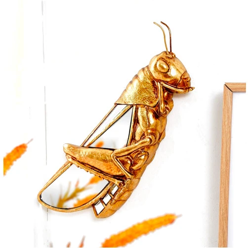 Semeid Vintage Gold Grasshopper Hanging Wall Mirror Decor – Farmhouse Resin Insect Sculpture Decorative Glass Mirror for Home, Living Room, Entryway Decor, Unique Gift for Bug Lovers & Collectors