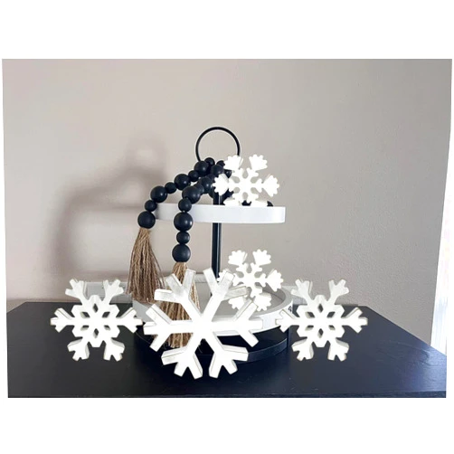 Joyavo 5Pcs Christmas Wooden Snowflake Decor Winter Wood Snow Flake White Distressed Snowflakes for Farmhouse Rustic Fireplace Xmas Tiered Tray Country Table Shelf Decoration Photo Props