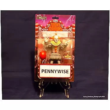 NECA Toony Terrors - IT - 6” Scale Action Figure - Stylized Pennywise (2017)