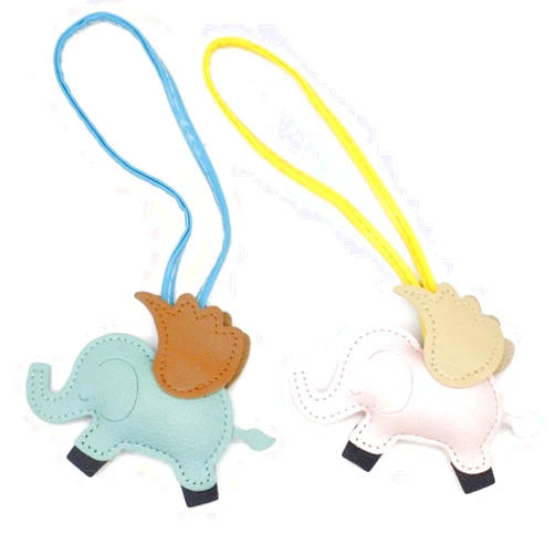 Zaoalife 2Pcs Flying Wings Elephant Shape Keychain, PU Leather Hanger Pendant Decoration Keychain Car Keyring Accessories