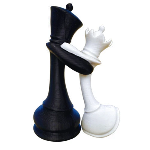 Handmade Chess King & Queen Hugging Statue – 3D Printed Romantic Chess Decor – Unique Couple Gift, Anniversary, Wedding & Valentine’s Day Decoration – PLA Chess Lovers Figurine
