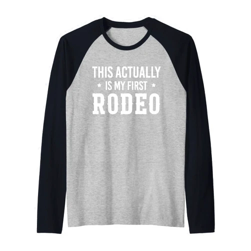 USA Bulle Pferd Western Hobby Beruf Reiten Stier This Actually Is My First Rodeo Raglan Baseball Tee