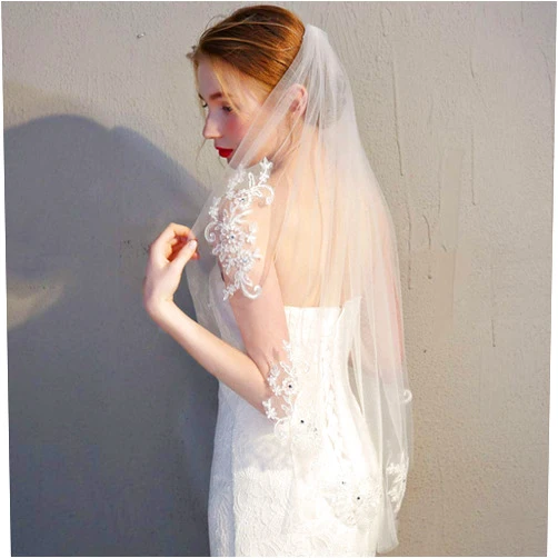 Brinote Crystal Bride Wedding Veil Lace Appliqued Bridal Veils 1 Tier Short Hip Length Veil Soft Tulle Hair Accessories for Women and Girls (White)
