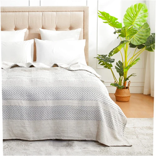 Amélie Home Amelie Home Quilted Blanket Queen Size, Lightweight Soft Blanket for Spring Summer, 90