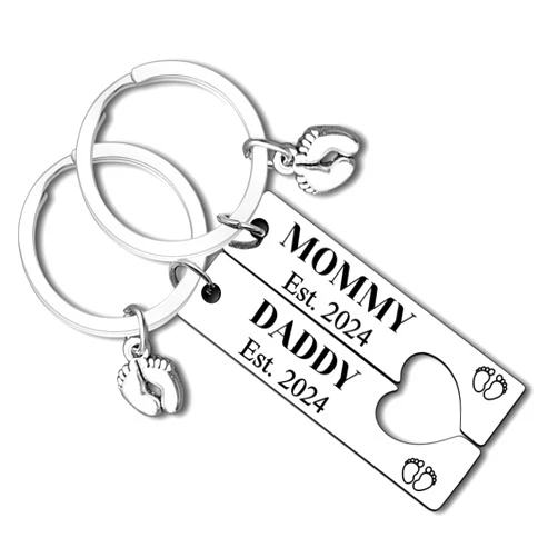 Dabihu Pregnancy Announcement Gift Keychain New Parent Gifts Daddy and Mommy Est 2024 Keyring Set First Time Dad Gifts New Mom Jewelry Mommy to Be Gift Baby Shower Parents to be Gifts Soon to Be Parents Gift