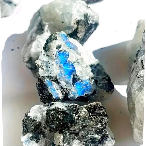 Zenkeeper 1Lb Moonstone Crystal Stone Natural Raw Stones and Fountain Rocks for Tumbling, Cabbing, Polishing, Wire Wrapping, Wicca and Reiki Crystal Healing