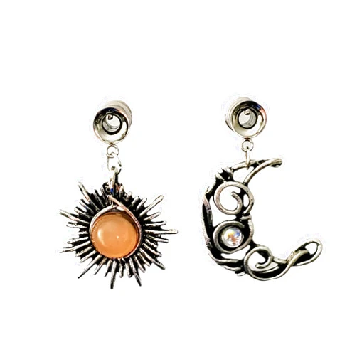 Muddy Puppys 2g Plugs Sun and Moon Silver Dangle Hanging Pair Plug Tunnel Tunnels Gauges Earrings Stretched Celestial Astrological Witch Wiccan Fun Screw back Screwback gift box USA 2 pc 6 mm