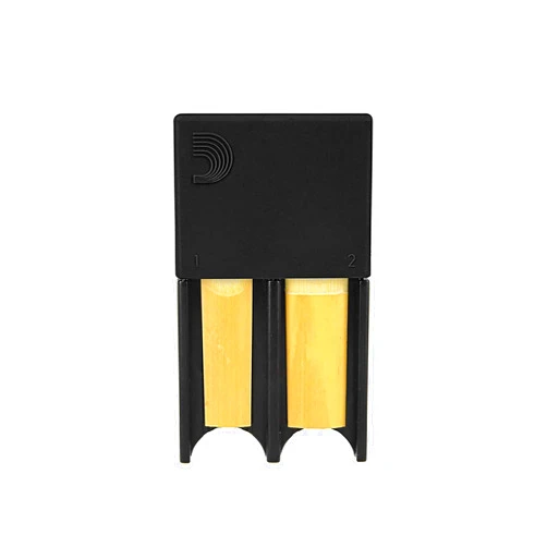 Rico D'Addario Reed Guard - Sax & Clarinet Reed Case - Fits Reeds for Eb Clarinet, Bb Clarinet, Soprano Saxophone, & Alto Saxophone - Holds 4 Reeds - Prevents Warping - Black