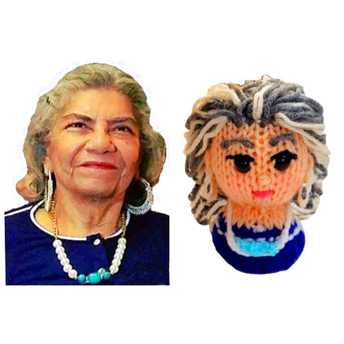 Monique's Art and Gifts SHOULDER STYLE YOUR PHOTO CUSTOM PERSONALIZED AMIGURUMI KNITTED CROCHET DOLL THAT INCLUDES YOUR PHOTO PLAQUE AT THE BOTTOM, A BEAUTIFUL HANDMADE PIECE, MUÑECO PERSONALIZADO DE TU FOTO.