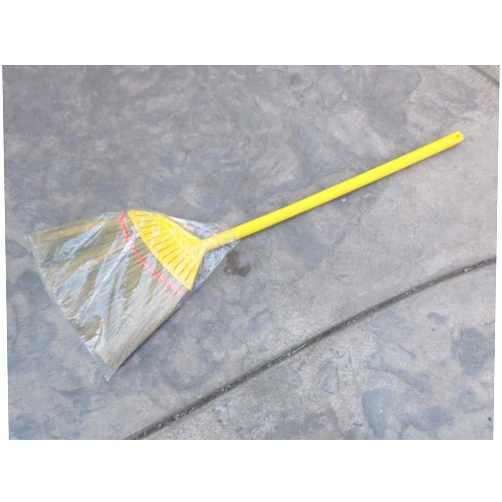 Vietnam private company Vietnamese Soft Fan Straw Broom with Yellow Plastic Tube Handle (chổi lúa) 41 inch