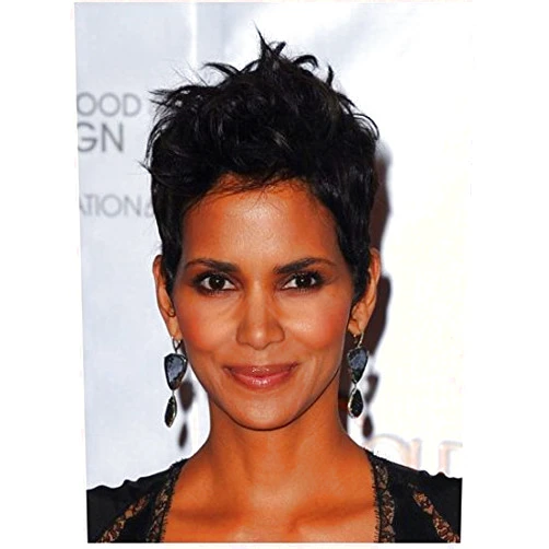 Halle Berry Close Up Head Shot with Beautiful Smile on Red Carpet 8 x 10 Inch Photo