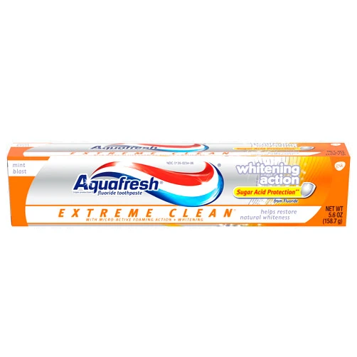 Aquafresh Extreme Clean Whitening Action Fluoride Toothpaste for Cavity Protection, 5.6 Ounce