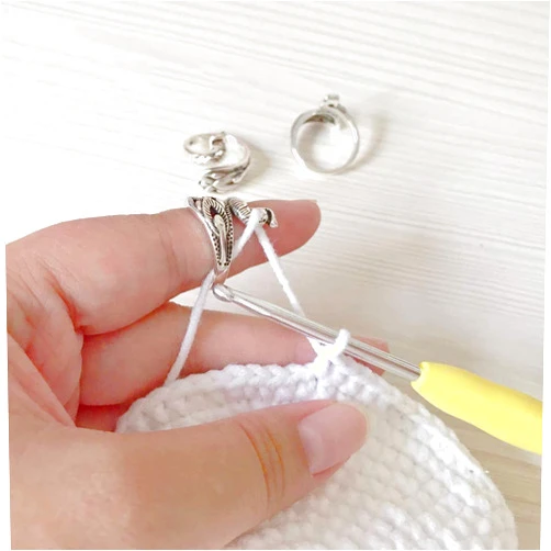 MEISEN Advanced Peacock Ring, Adjustable Crochet Knitting Loop Accessories, Hand-Made Silver-Plated Copper Rings, Faster Crocheting, , Yarn Guide Finger Holder Knitting Thimble, 3 Pcs