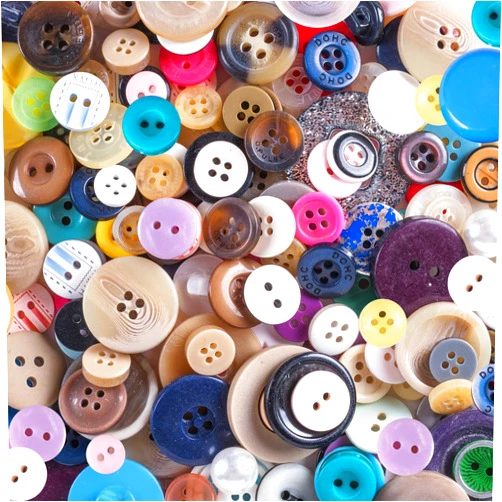 Super Z Outlet Scrambled Assortment Bag of Buttons for Arts & Crafts, Decoration, Collections, Sewing, and More! (Pack of 100)