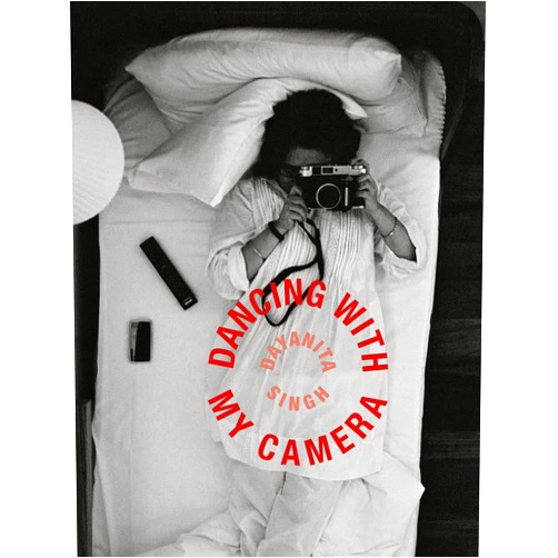 By Stephanie Rosenthal (Editor), Dayanita Singh (Photographer), Teju Cole (Contributor), Kajri Jain (Contributor), Ahona Palchoudhuri (Contributor), Thomas Weski (Contributor), Christophe Gallois (Contributor), Ana Mendes (Contributor), Claire Molloy (Contributor) & 5 more Dayanita Singh: Dancing with My Camera