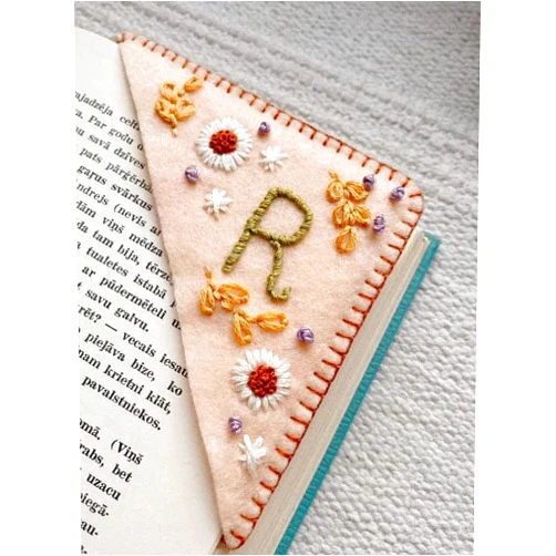 Cyauskoe Personalized Hand Embroidered Corner Bookmark, Cute Flower Letter Embroidery Bookmarks, Felt Triangle Page Handmade Bookmarks for Book Lovers