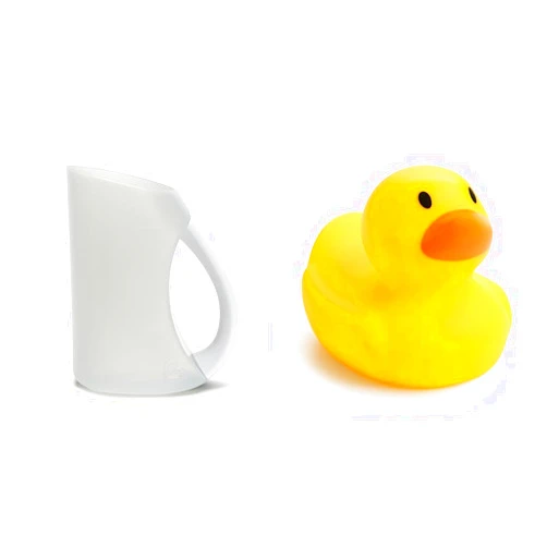 Munchkin 2-Piece Baby Bath Set with Rinse Shampoo Bath Rinser and White Hot Safety Bath Ducky