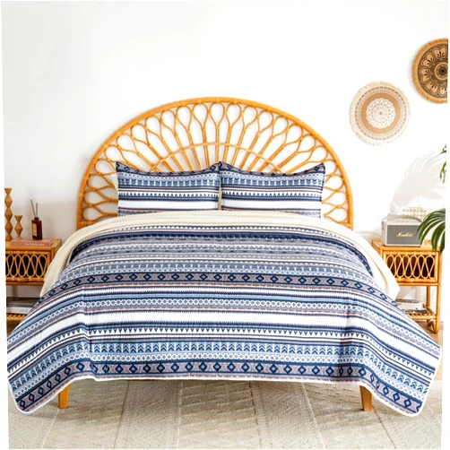 L'IRISDOM Bohemian Quilt Set Queen Size,3 Pieces Paisley Bedspread Coverlet Set, Microfiber Lightweight Boho Bedding Set for All Season 90