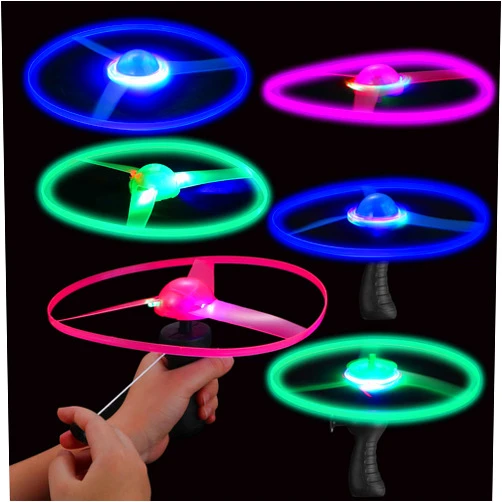 Hungdao 6 Pieces Flying Toys Light up Disco Flyers Flying Spinner with Launchers and Lights Colorful Flying Disc LED Pull String Toy for Indoor Outdoor Games, Multicolor