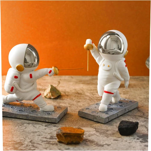 MODUSKYE Astronauts Statues, 2 Pack Fencing Astronauts Attack Defense Set Resin Outer Space Themed Spaceman Sculpture Ornaments for Desktop & Tabletop Decor Boys(Silver)